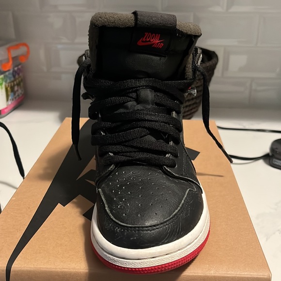 Nike Air Jordan Zoom Air Black/University Red-White in size 6.5 women - Picture 8 of 11